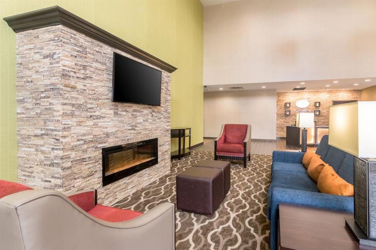 Comfort Suites Fairgrounds West Оклахома Сити Екстериор снимка