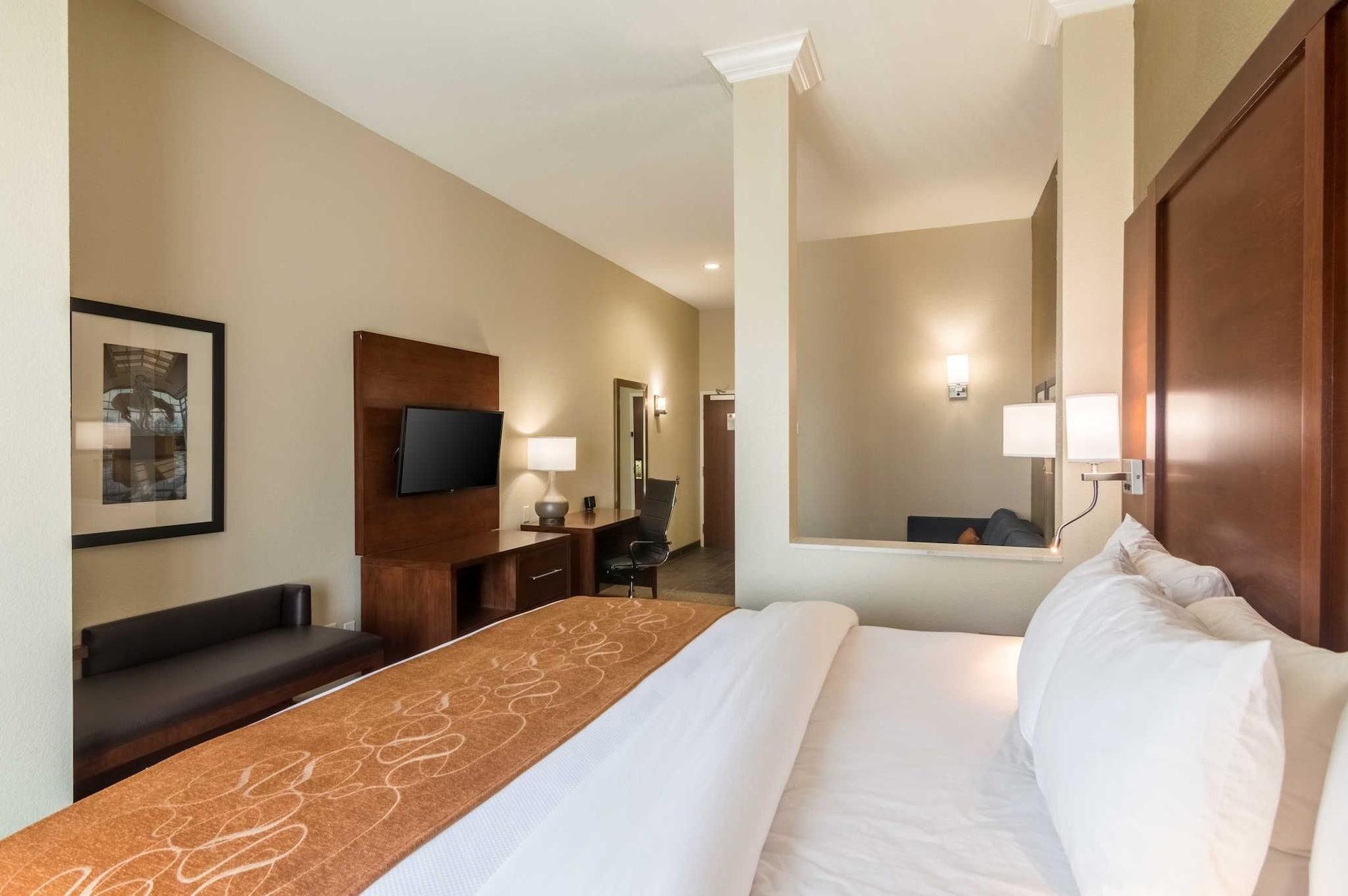 Comfort Suites Fairgrounds West Оклахома Сити Екстериор снимка