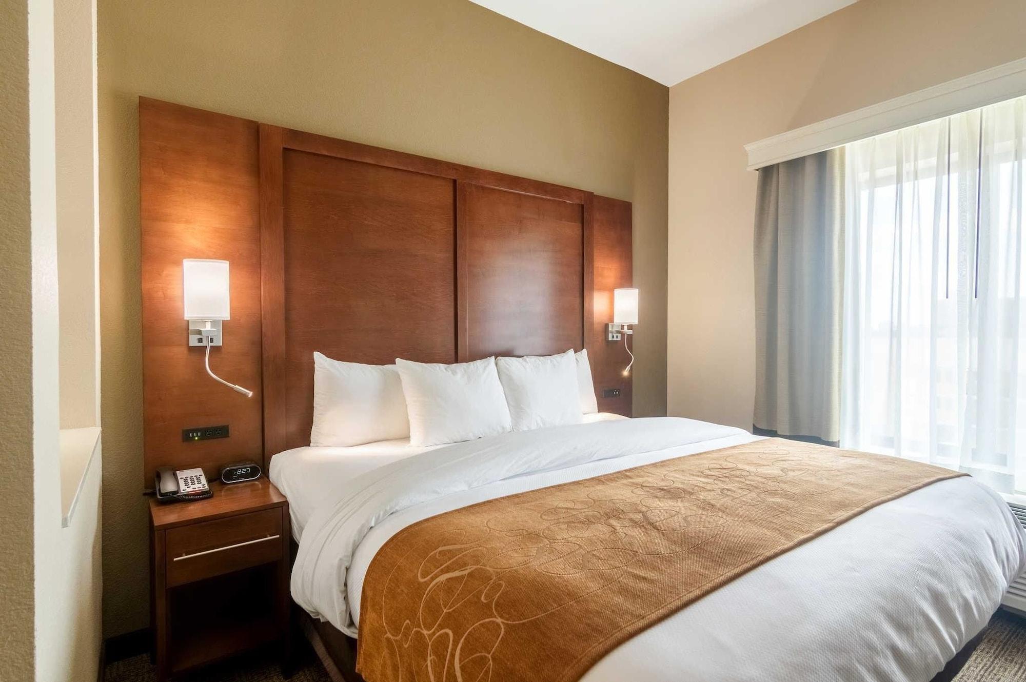 Comfort Suites Fairgrounds West Оклахома Сити Екстериор снимка