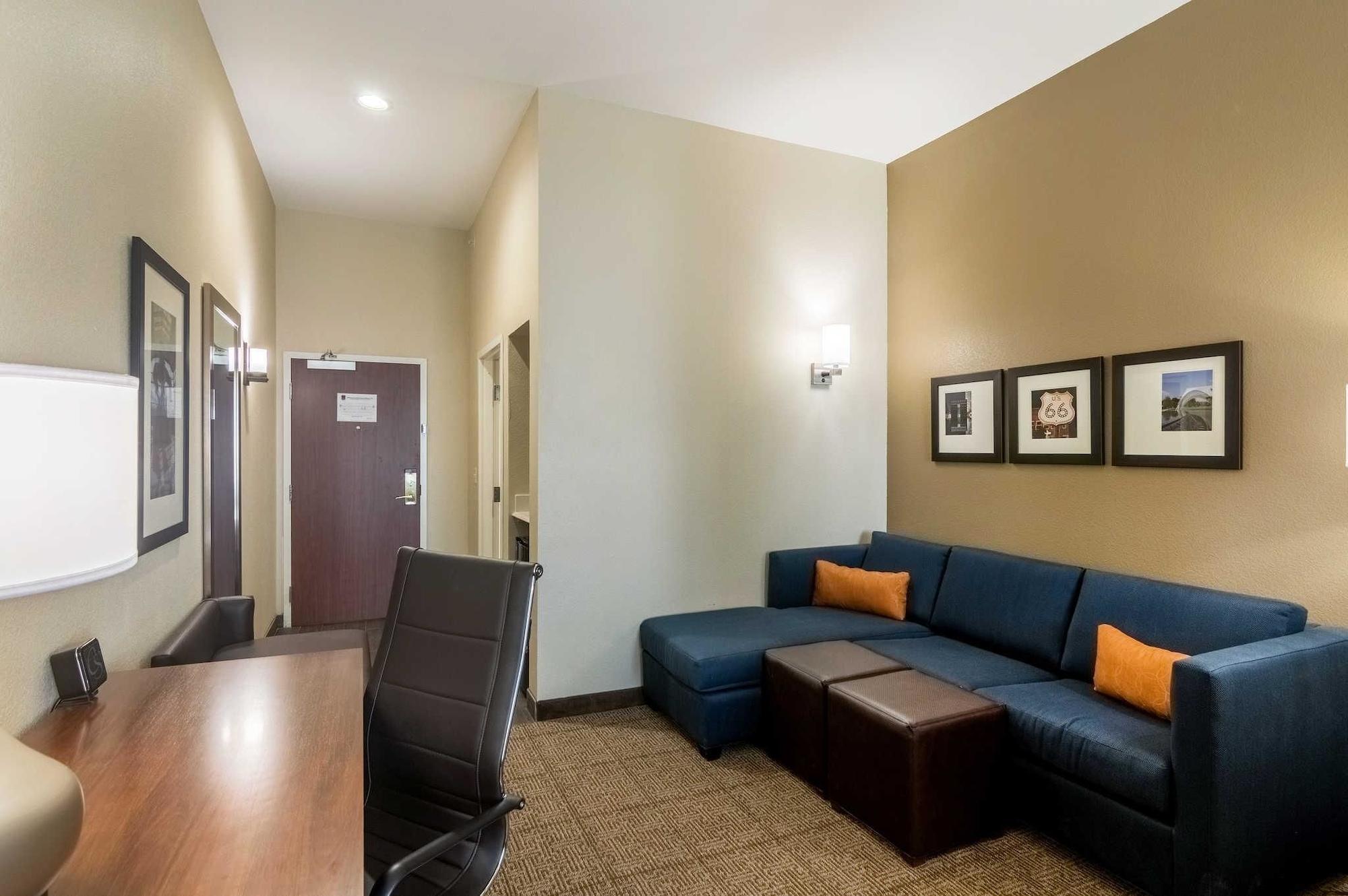 Comfort Suites Fairgrounds West Оклахома Сити Екстериор снимка