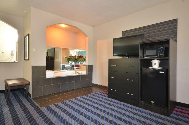 Comfort Suites Fairgrounds West Оклахома Сити Екстериор снимка